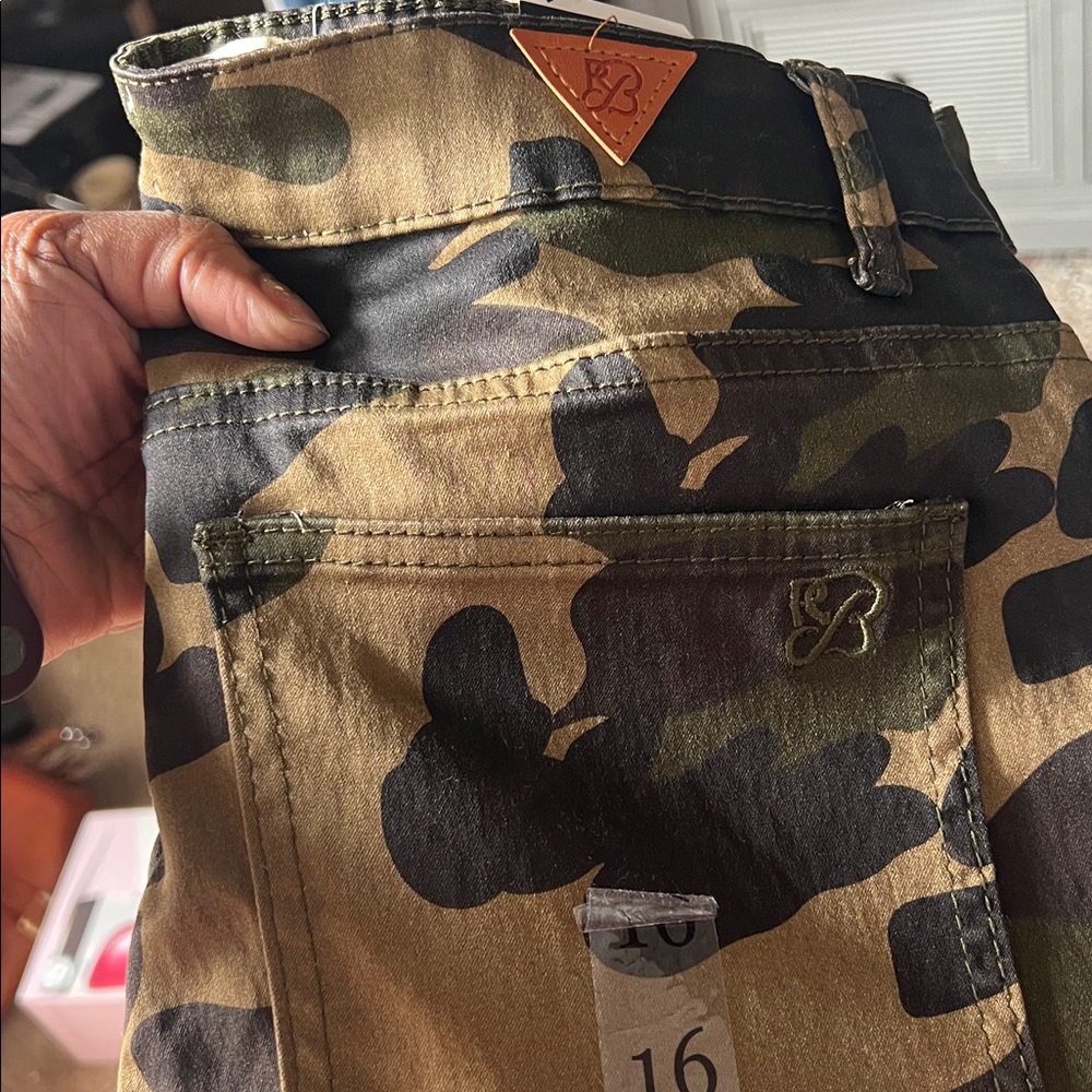 Camo Cargo Skinny Ankle Pants - Green Brown Black Women’s Size 16W - Picture 7 of 7